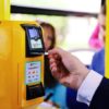 Порядок оплаты проезда в автобусе в Москве банковской картой и с помощью других инструментов